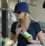 th_94920_Reese_Witherspoon_Candids_061_122_1073lo.jpg