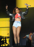 th_42641_celebrity_paradise.com_Rihanna_V_Festivall_070_122_141lo.jpg