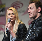 th_79907_4charlize_theron_michael_fassbender_0319_11_122_184lo.jpg