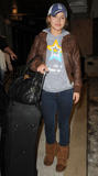 th_69818_Preppie_-_Hayden_Panettiere_arriving_at_Miami_International_Airport_-_Dec._31_2009_5150_122_211lo.jpg