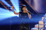 th_34432_Preppie_-_Natalie_Imbruglia_performs_on_the_X-Factor_in_Milan_-_November_4_2009_525_122_221lo.jpg