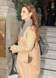 th_73769_celebrity-paradise.com-The_Elder-Penelope_Cruz_2009-12-05_-_left_her_London_Hotel_877_122_235lo.jpg