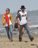 th_73049_Preppie_Jared_Leto_hanging_out_on_the_beach_in_Malibu_73_122_361lo.jpg