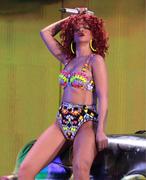 th_317325247_RihannaperforminginBaltimore4.6.2011_06_122_472lo.jpg