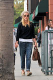 th_64426_Preppie_-_Reese_Witherspoon_taking_her_kids_to_the_dentist_-_Jan._4_2010_619_122_525lo.jpg