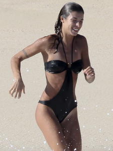 Elisabetta Canalis swimsuit arse in bikini beach candids in Mexico
