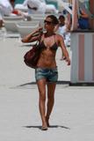 th_34000_Elisabetta_Canalis_in_bikini_on_beach_in_Miami_CU_ISA_050708_24_122_631lo.jpg
