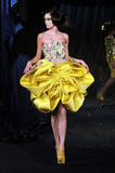 th_19334_md-aufeminin.com-ss08-hc-paris-w-dior-001-t3qu2p5i_122_633lo.jpg