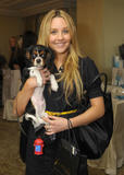 http://img147.imagevenue.com/loc712/th_54537_Celebutopia-Amanda_Bynes-2008_World_Experience_DPA_gift_lounge_in_Beverly_Hills-04_122_712lo.jpg