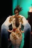 th_26513_md-marieclaire.co.uk-fw07-hc-paris-w-gaultier-002-pvllbatu_122_817lo.jpg