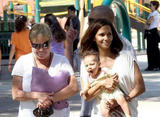 th_42791_A_Day_At_The_Park_With_Halle_Berry_8_Baby_33_122_821lo.jpg