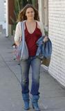 th_84906_alicia_silverstone_out_jeans_2_122_824lo.jpg