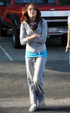 Miley Cyrus in sweatpants heading to pet store pictures