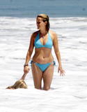 th_66994_Reese_Witherspoon_California_beach_35.jpg
