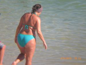 Spying Women On The Beach-b1mklco4tg.jpg