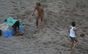 Beach Candid Voyeur Spy of Teens on Nude Beach -54jqbmfwzr.jpg