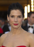 http://img147.imagevenue.com/loc367/th_31207_celebrity_paradise.com_TheElder_SandraBullock65_122_367lo.jpg